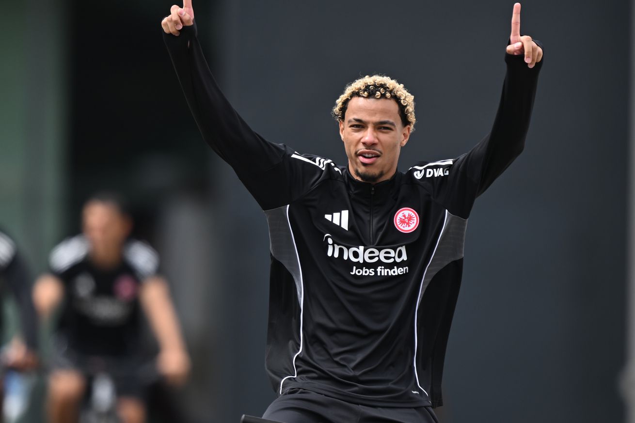 Eintracht Frankfurt training kick-off