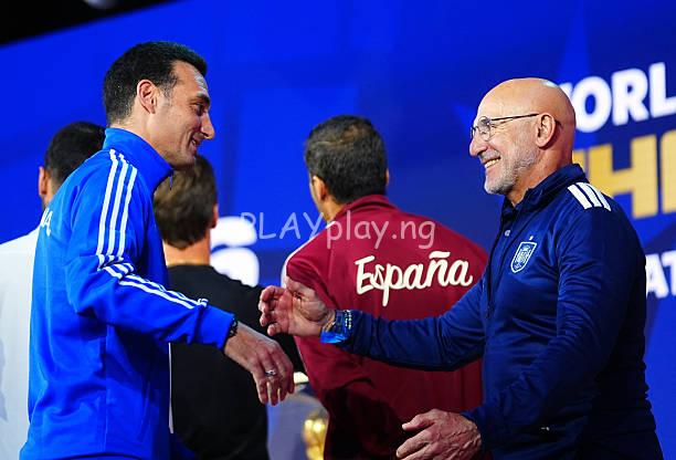 Lionel Scaloni, head coach of Argentina, is embraced by Luis De La Fuente, head coach of Spain